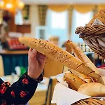 Bayrischer Hof Hotel 3*