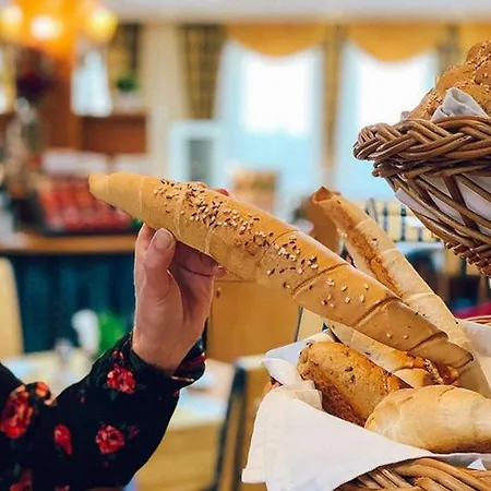 Bayrischer Hof Ξενοδοχείο 3*