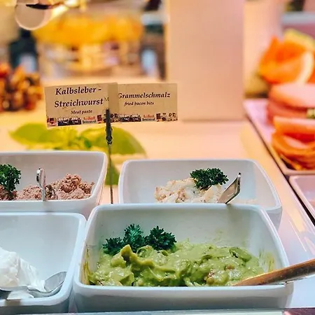 Bayrischer Hof Hotel 3*
