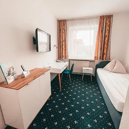 Bayrischer Hof Hotel 3*