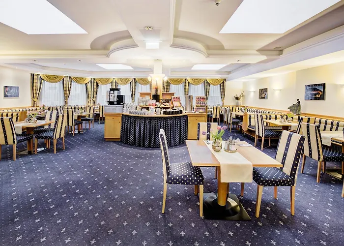 Bayrischer Hof Hotel 3*