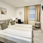 Bayrischer Hof 3* וולס