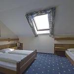 מלון Bayrischer Hof 3*