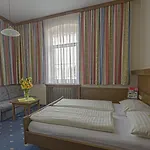Bayrischer Hof מלון