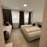 Bayrischer Hof מלון 3*