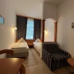 Bayrischer Hof מלון 3*