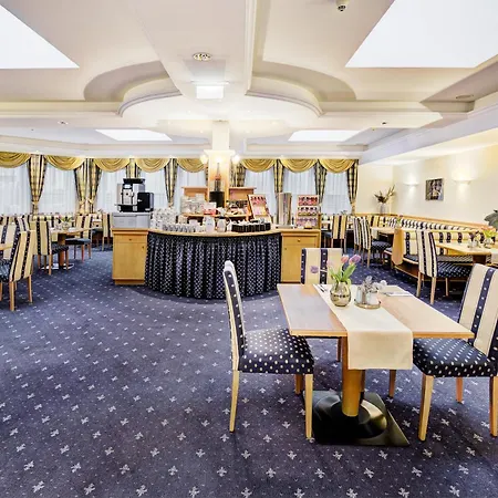 Bayrischer Hof Hotel 3*