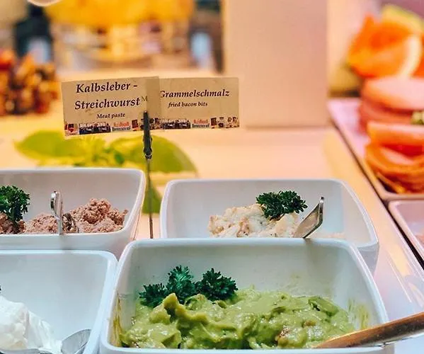 Bayrischer Hof Hotel 3*